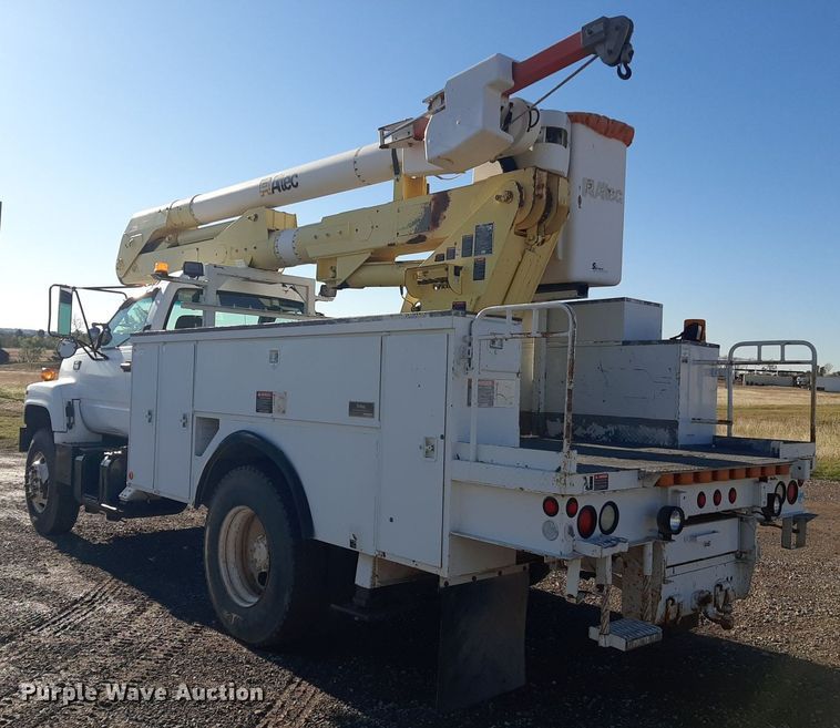 image for item KD9071 2002 Chevrolet C7500  bucket truck