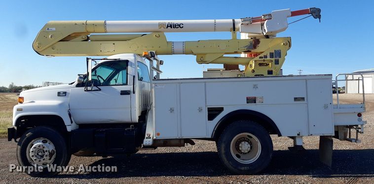 image for item KD9071 2002 Chevrolet C7500  bucket truck