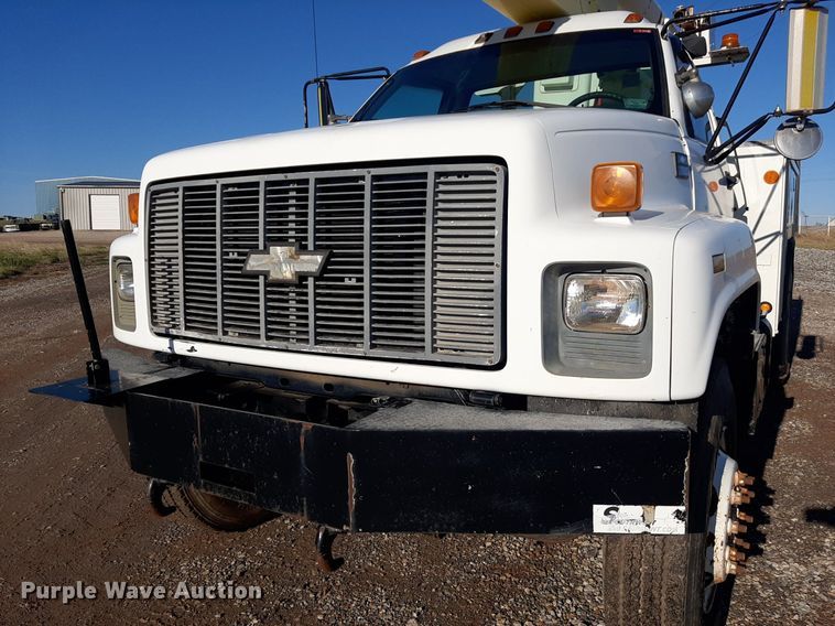 image for item KD9071 2002 Chevrolet C7500  bucket truck
