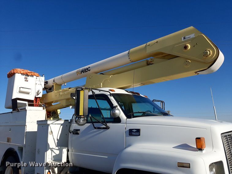 image for item KD9071 2002 Chevrolet C7500  bucket truck