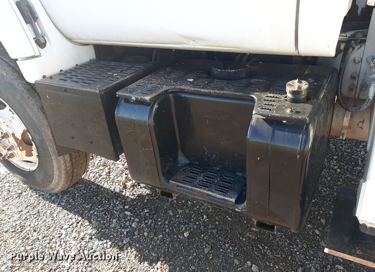 image for item KD9071 2002 Chevrolet C7500  bucket truck