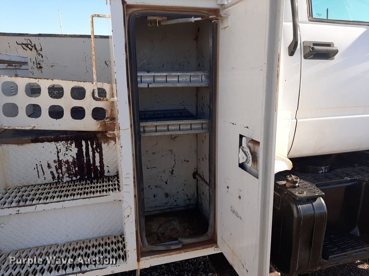 image for item KD9071 2002 Chevrolet C7500  bucket truck