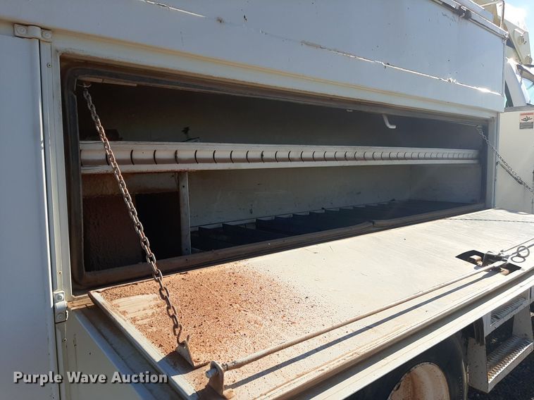 image for item KD9071 2002 Chevrolet C7500  bucket truck