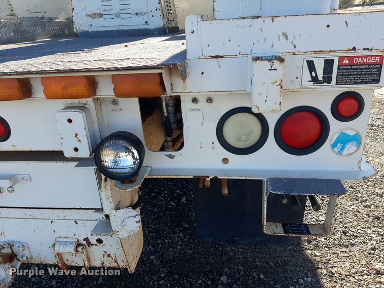 image for item KD9071 2002 Chevrolet C7500  bucket truck