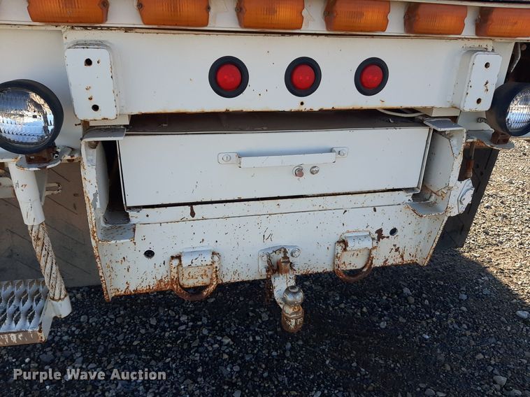 image for item KD9071 2002 Chevrolet C7500  bucket truck