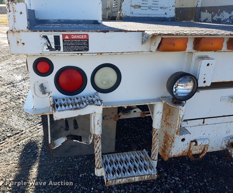 image for item KD9071 2002 Chevrolet C7500  bucket truck