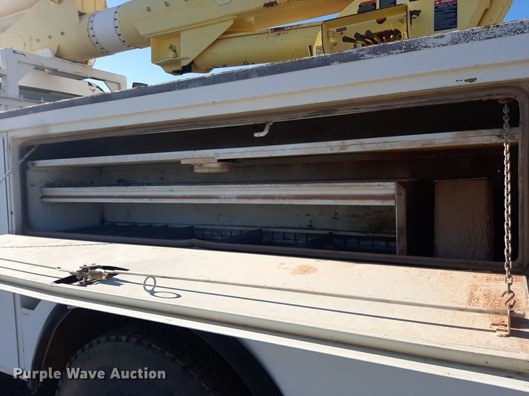 image for item KD9071 2002 Chevrolet C7500  bucket truck