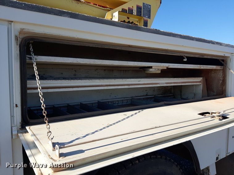 image for item KD9071 2002 Chevrolet C7500  bucket truck