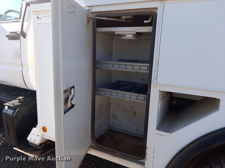 image for item KD9071 2002 Chevrolet C7500  bucket truck