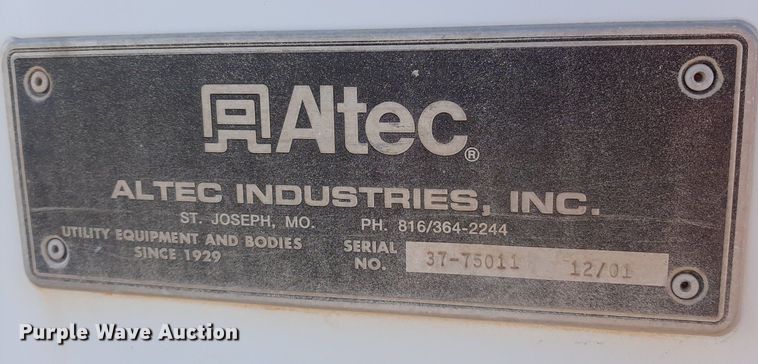 image for item KD9071 2002 Chevrolet C7500  bucket truck