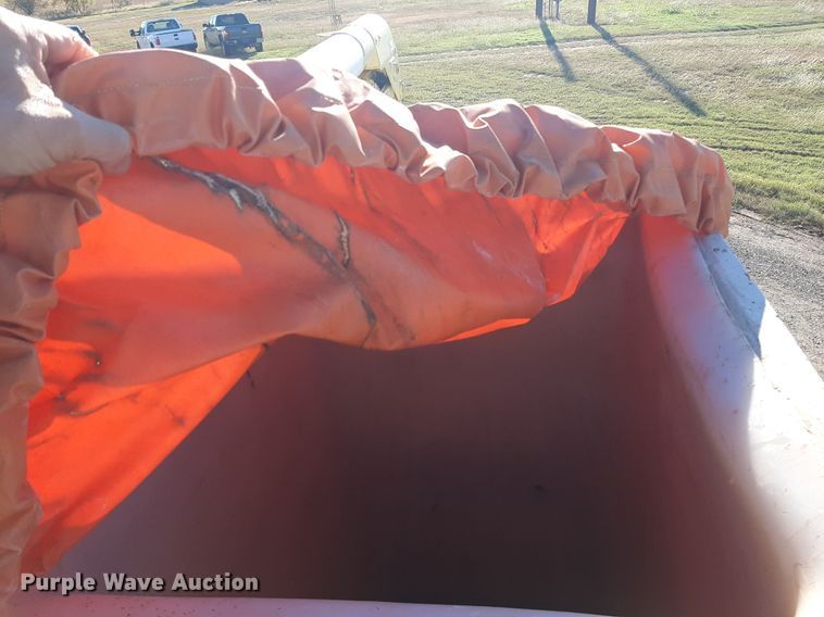 image for item KD9071 2002 Chevrolet C7500  bucket truck