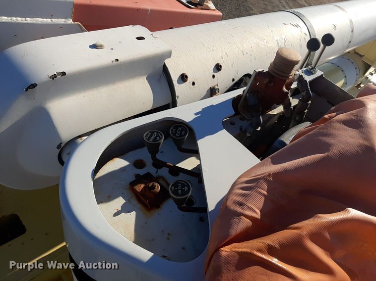 image for item KD9071 2002 Chevrolet C7500  bucket truck