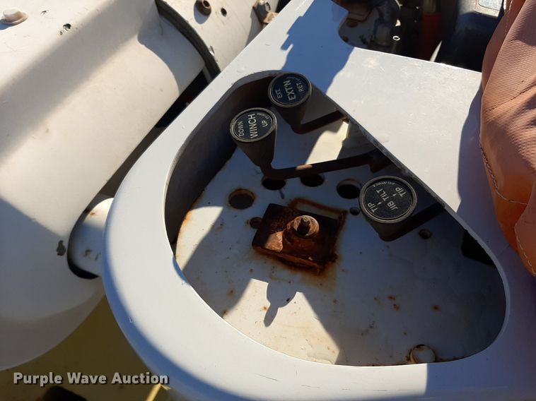 image for item KD9071 2002 Chevrolet C7500  bucket truck