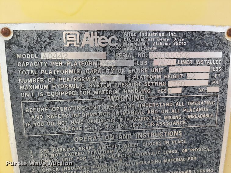 image for item KD9071 2002 Chevrolet C7500  bucket truck