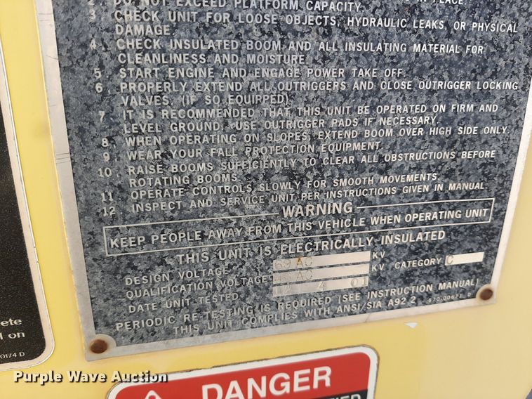 image for item KD9071 2002 Chevrolet C7500  bucket truck