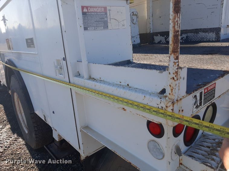 image for item KD9071 2002 Chevrolet C7500  bucket truck