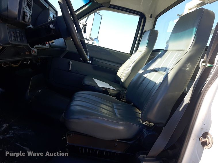 image for item KD9071 2002 Chevrolet C7500  bucket truck