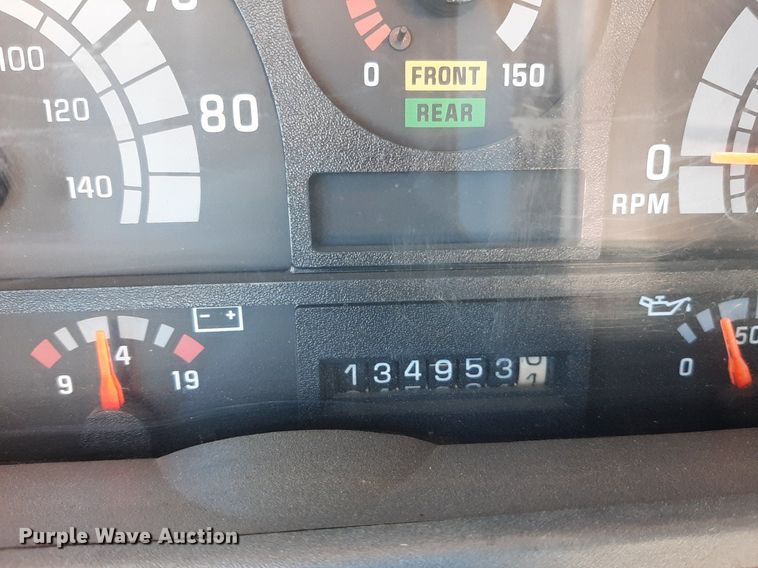 image for item KD9071 2002 Chevrolet C7500  bucket truck