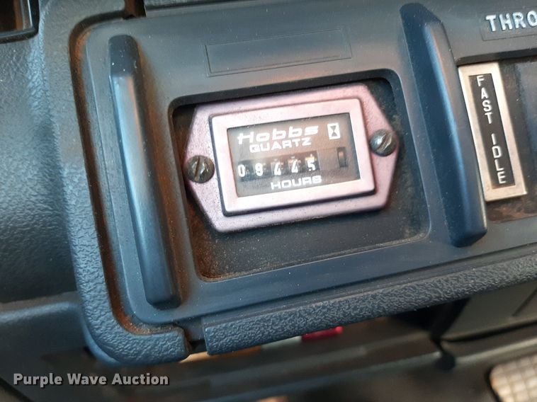 image for item KD9071 2002 Chevrolet C7500  bucket truck