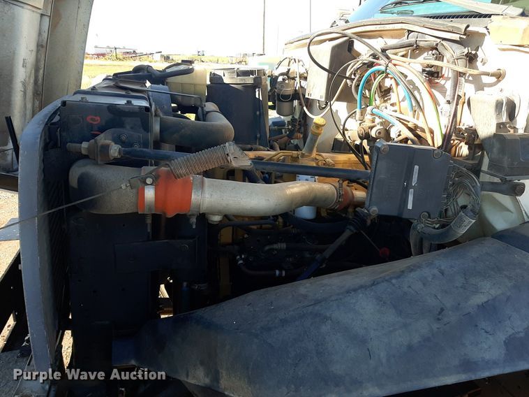 image for item KD9071 2002 Chevrolet C7500  bucket truck