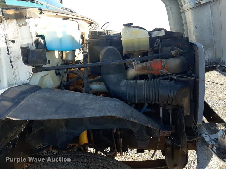 image for item KD9071 2002 Chevrolet C7500  bucket truck