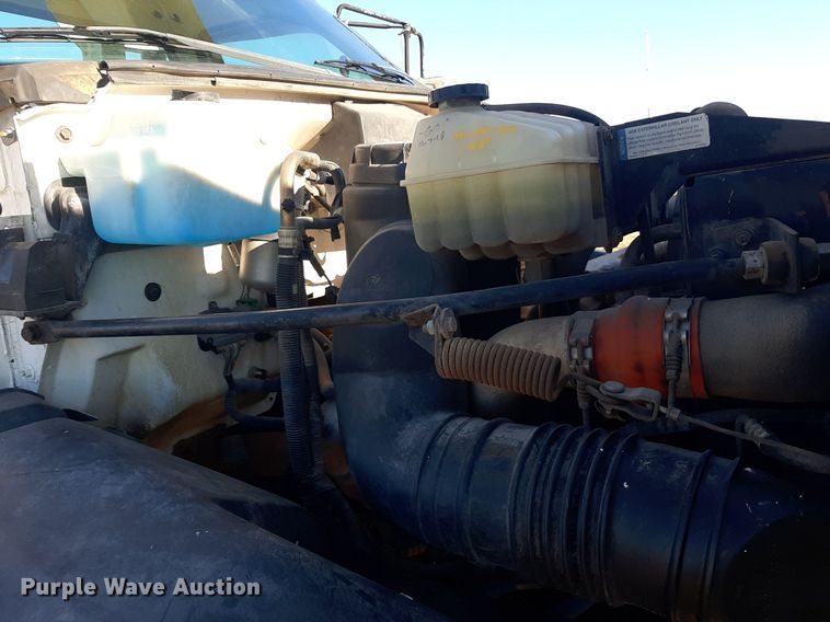 image for item KD9071 2002 Chevrolet C7500  bucket truck