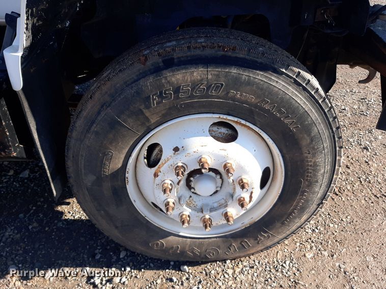 image for item KD9071 2002 Chevrolet C7500  bucket truck