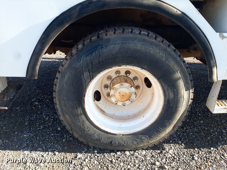 image for item KD9071 2002 Chevrolet C7500  bucket truck