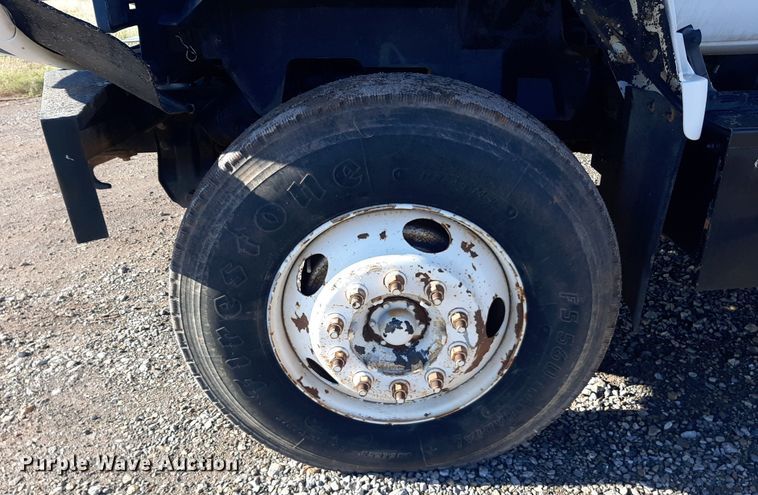 image for item KD9071 2002 Chevrolet C7500  bucket truck