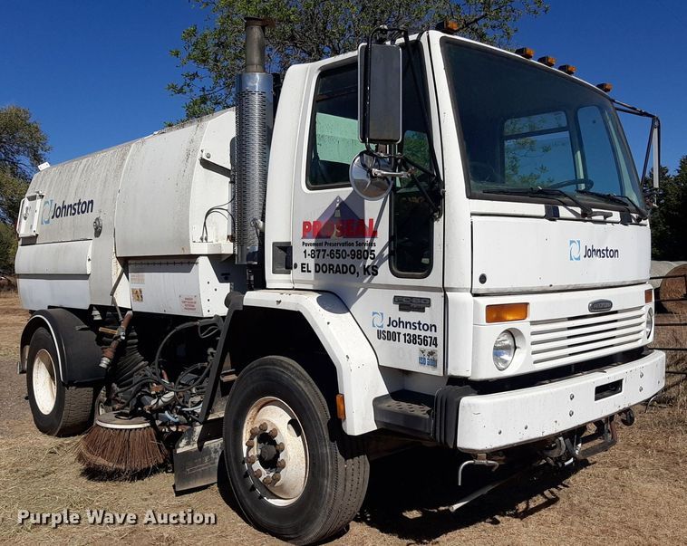 image for item KD9093 2004 Freightliner FC80  street sweeper truck