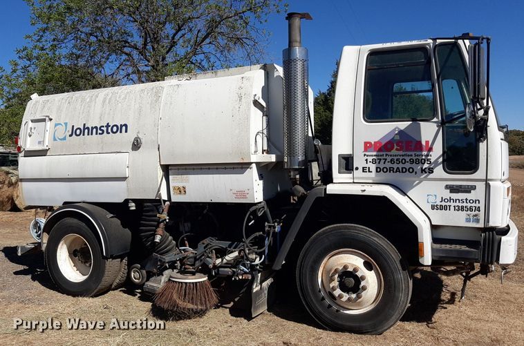 image for item KD9093 2004 Freightliner FC80  street sweeper truck