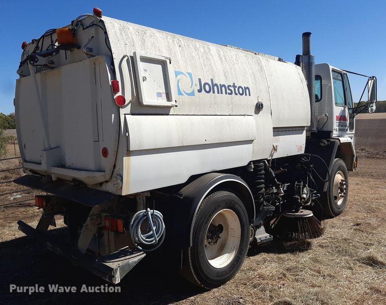 image for item KD9093 2004 Freightliner FC80  street sweeper truck