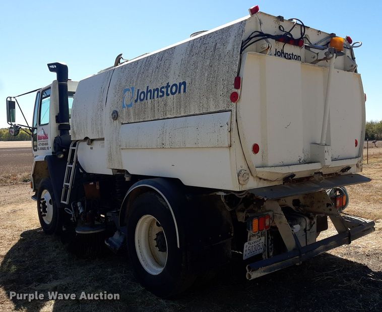 image for item KD9093 2004 Freightliner FC80  street sweeper truck