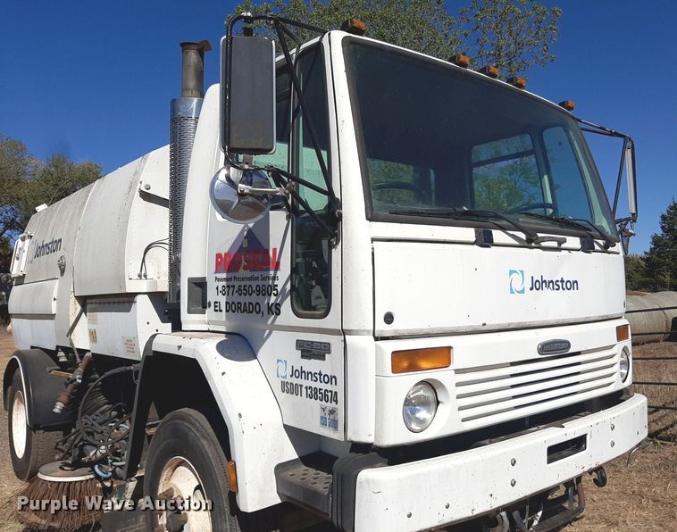 image for item KD9093 2004 Freightliner FC80  street sweeper truck