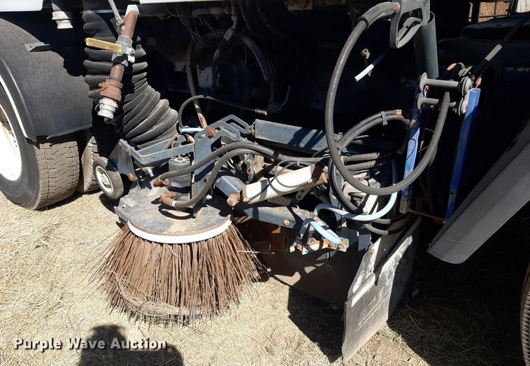 image for item KD9093 2004 Freightliner FC80  street sweeper truck