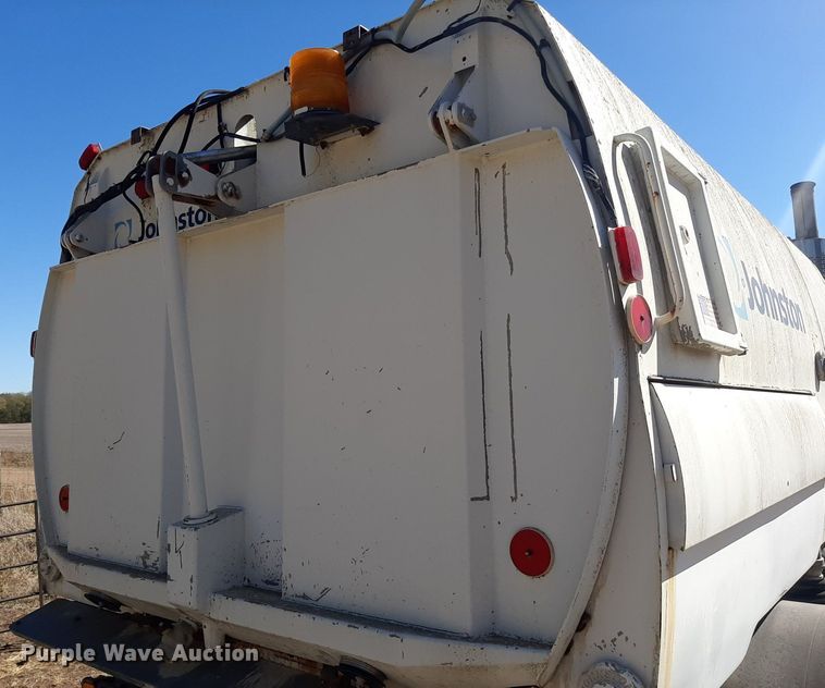 image for item KD9093 2004 Freightliner FC80  street sweeper truck