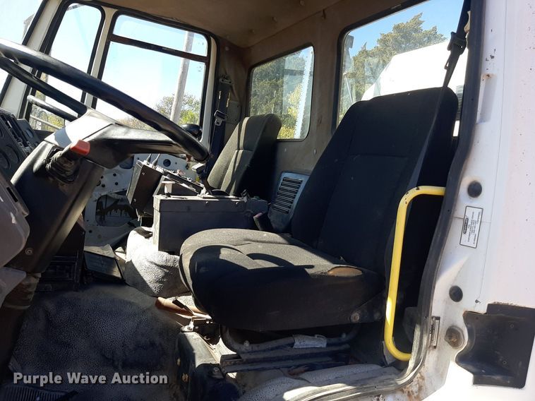 image for item KD9093 2004 Freightliner FC80  street sweeper truck