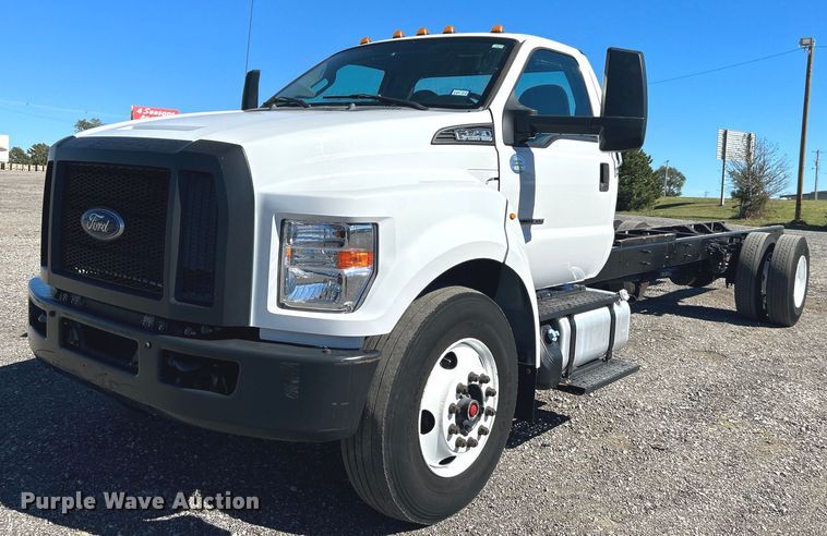 image for item KH9543 2017 Ford F750 Super Duty  truck cab and chassis