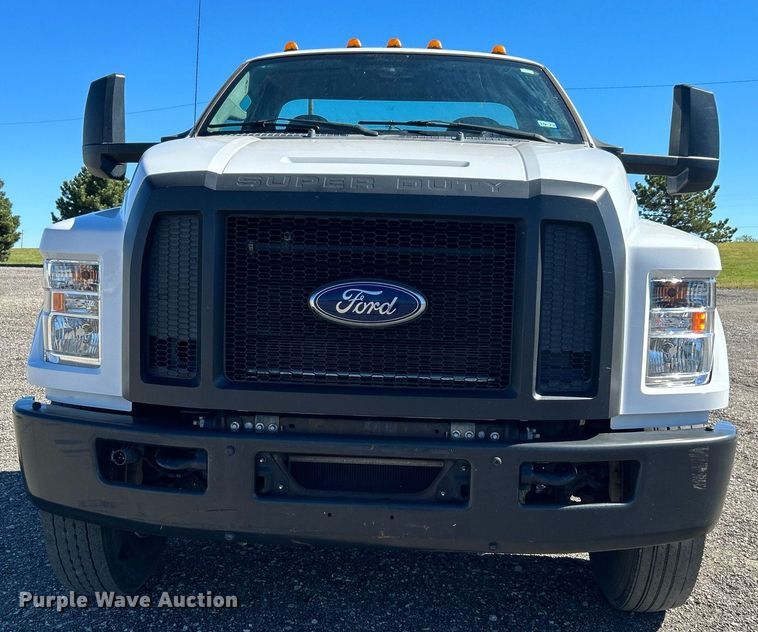 image for item KH9543 2017 Ford F750 Super Duty  truck cab and chassis