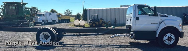 image for item KH9543 2017 Ford F750 Super Duty  truck cab and chassis