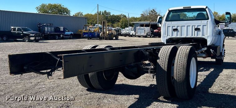 image for item KH9543 2017 Ford F750 Super Duty  truck cab and chassis