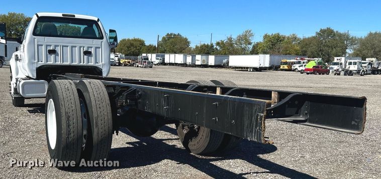 image for item KH9543 2017 Ford F750 Super Duty  truck cab and chassis