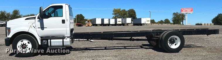 image for item KH9543 2017 Ford F750 Super Duty  truck cab and chassis