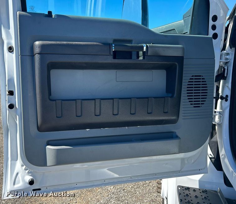 image for item KH9543 2017 Ford F750 Super Duty  truck cab and chassis