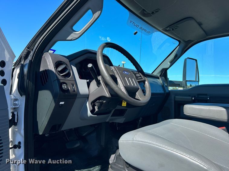 image for item KH9543 2017 Ford F750 Super Duty  truck cab and chassis