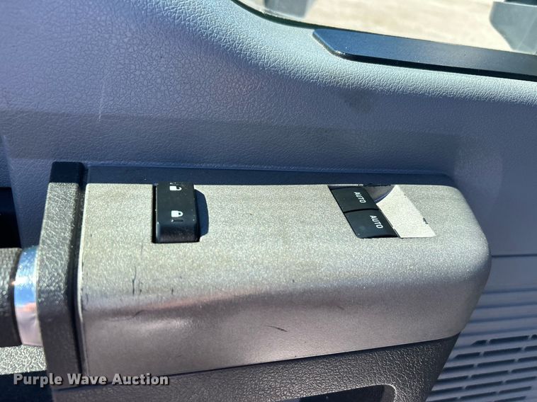 image for item KH9543 2017 Ford F750 Super Duty  truck cab and chassis