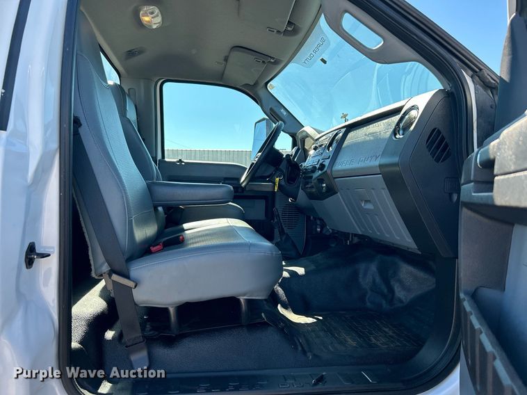 image for item KH9543 2017 Ford F750 Super Duty  truck cab and chassis