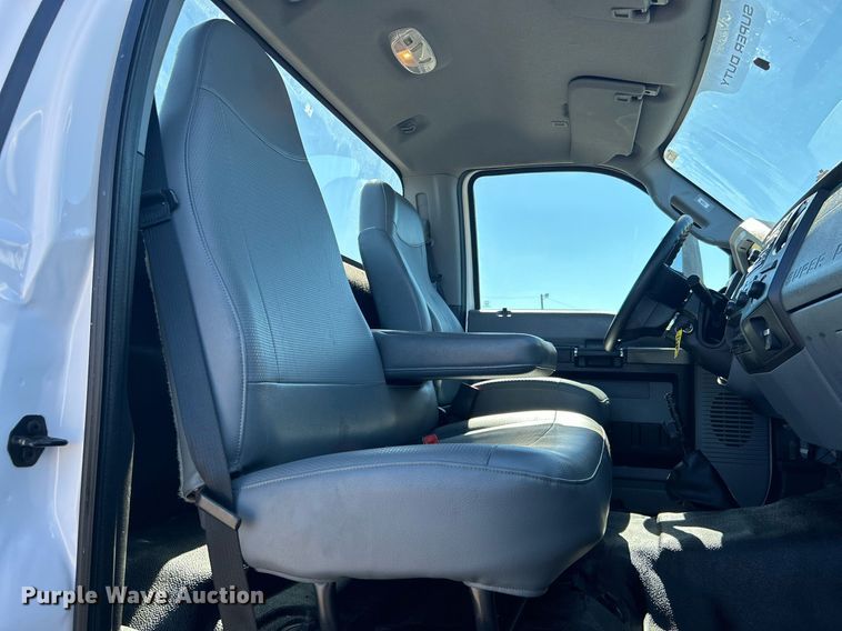 image for item KH9543 2017 Ford F750 Super Duty  truck cab and chassis