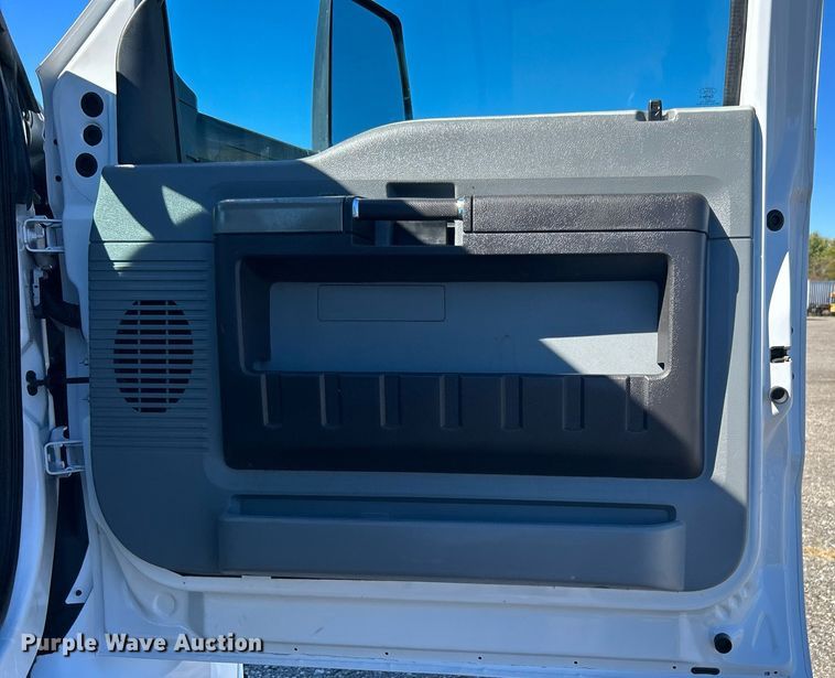 image for item KH9543 2017 Ford F750 Super Duty  truck cab and chassis