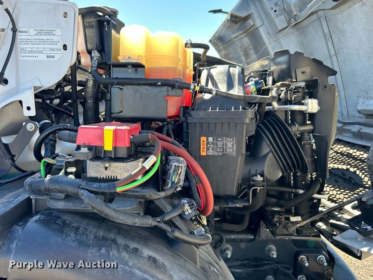 image for item KH9543 2017 Ford F750 Super Duty  truck cab and chassis